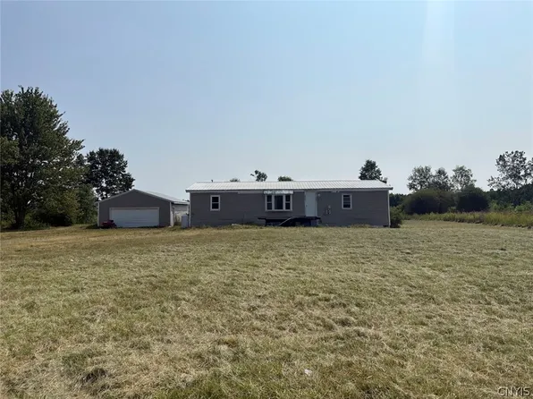 1068 County Route 10, Pennellville, NY 13132