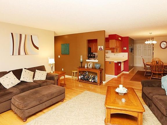 5th image of 12 Brookfield Ln Unit 3