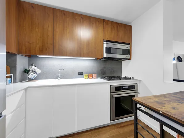 515 East 72nd Street image 3 of 10