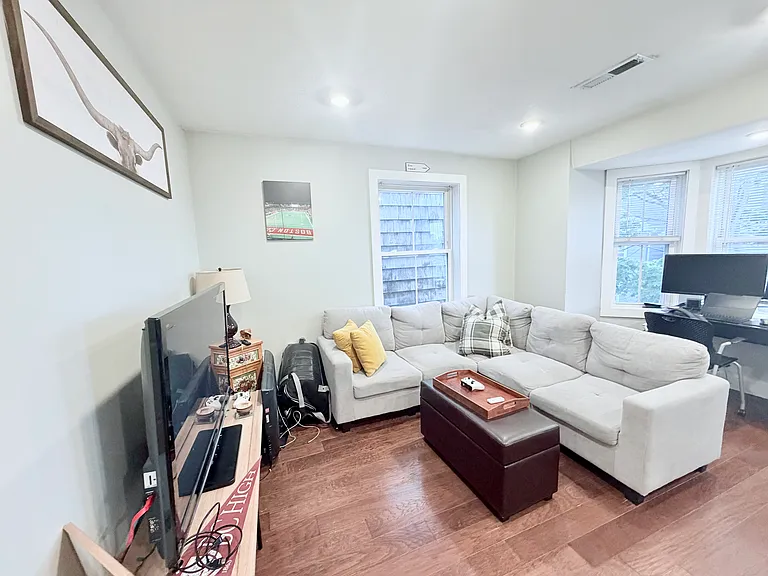 18 Atlantic St #4 — Photo 5