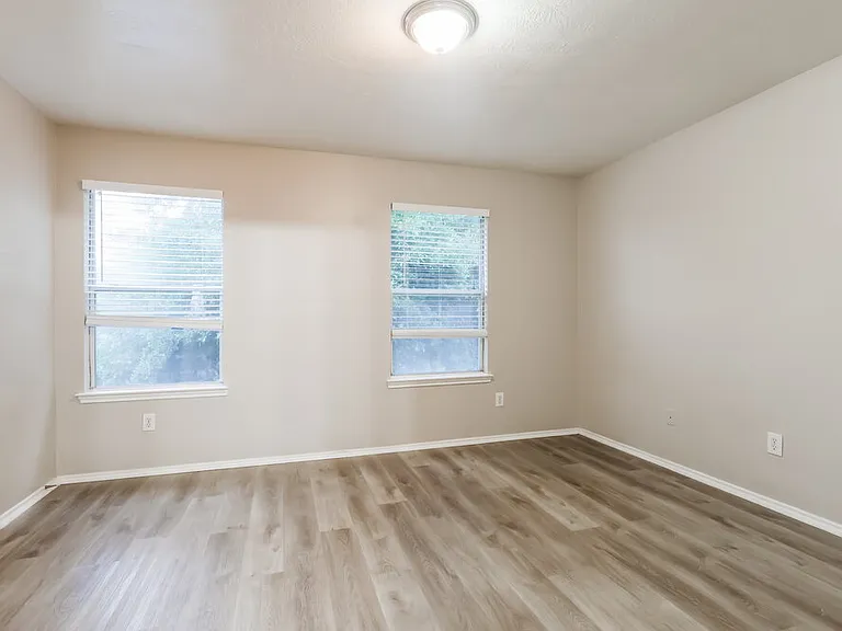 21243 Linden House Ct — Photo 11