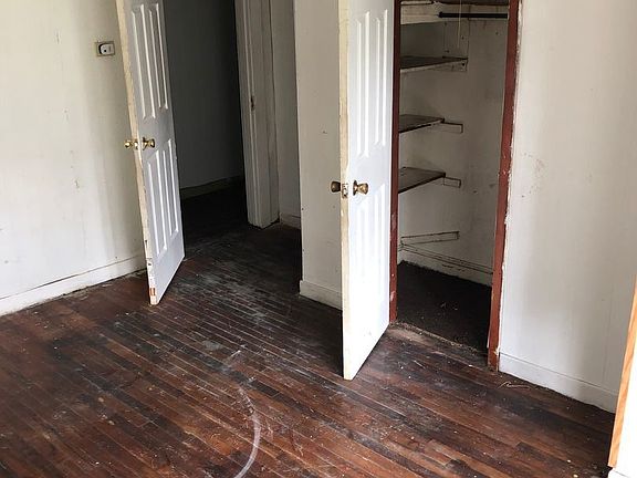 2nd image of 522 Argyle St