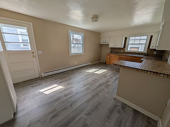2nd image of 105 Rocket St #105