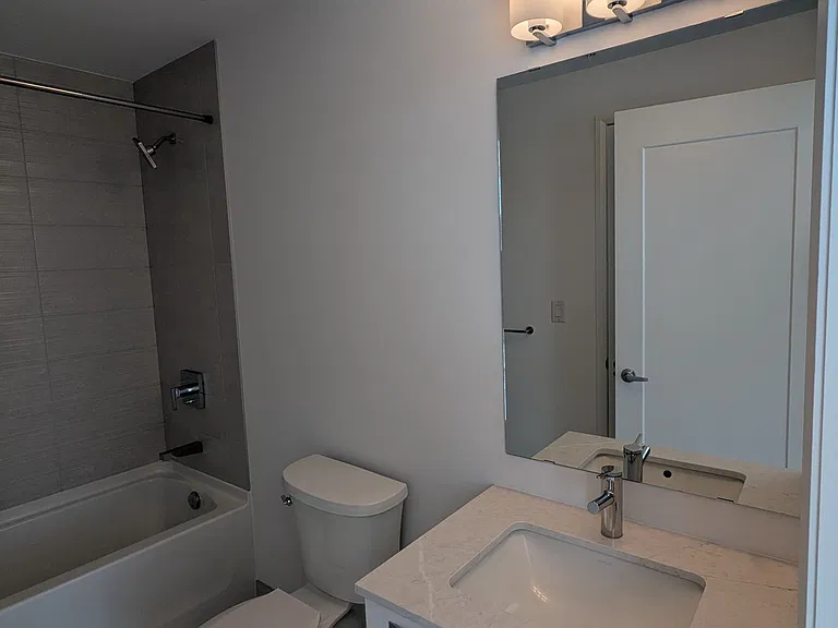 75 James St S #1014 — Photo 13