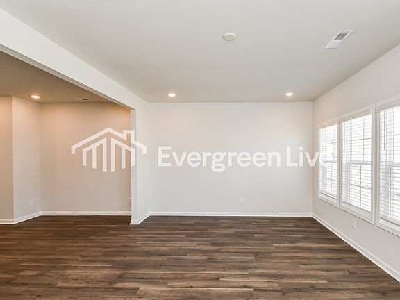 3rd image of 552 Hodge Rd