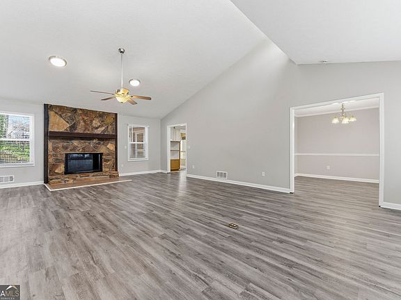 4th image of 2680 Timberline Rd