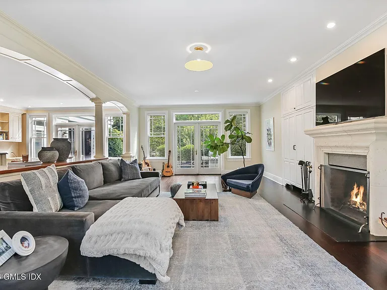 28 Cliffdale Rd — Photo 3
