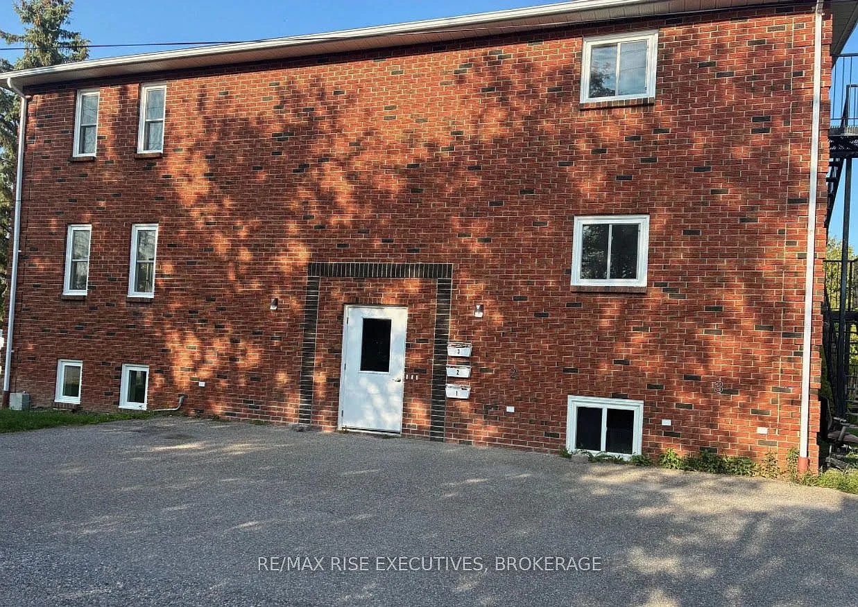 3 bed, $2,300 — Photo 1