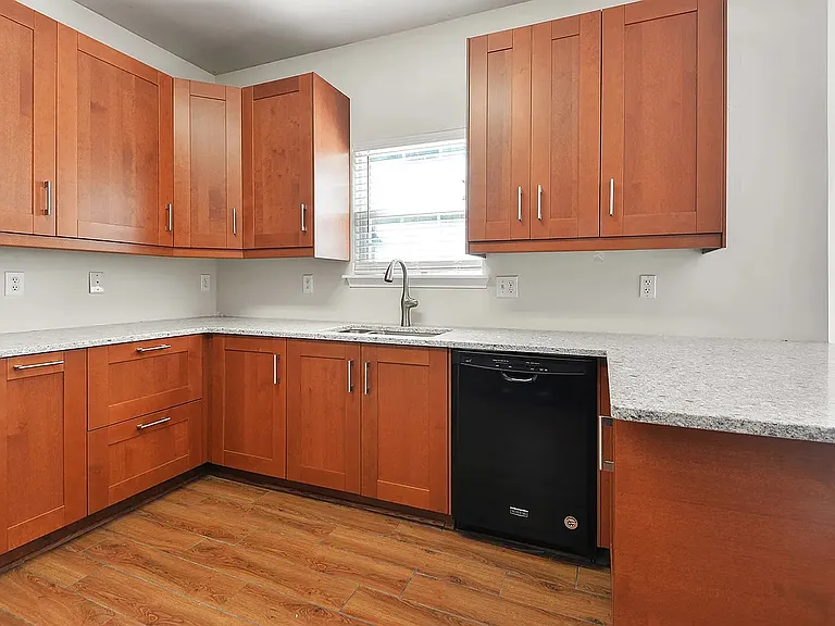 1947 Oakbluff Dr — Photo 10