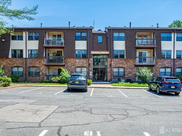 1111 Green Hollow Dr, Iselin, NJ 08830
