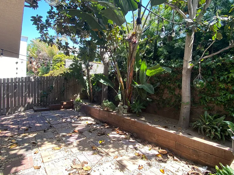 2438 Myrtle Ave — Photo 17