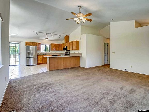 5th image of 160 Nicole Dr