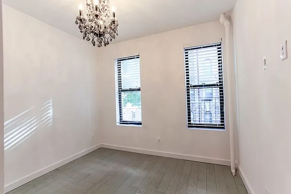 Rented by Dynamik Realty | media 20