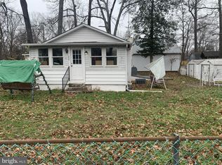 586 Riverside Dr, Pasadena, MD 21122