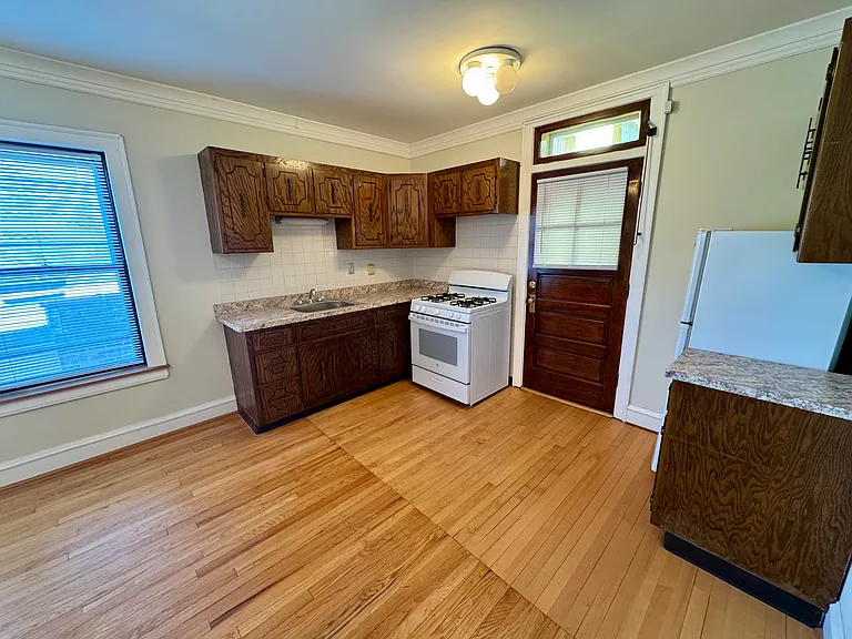 2223 W Argyle St #2 — Photo 5
