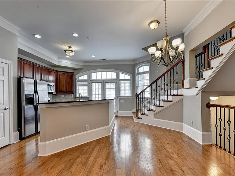 813 Clifton Heights Ln NE — Photo 10