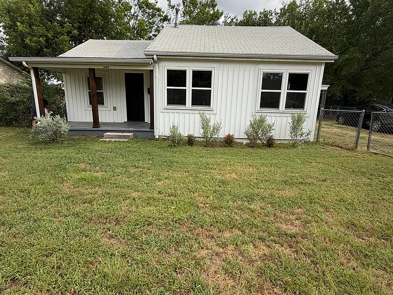 5008 Parrish Rd #1 — Photo 1