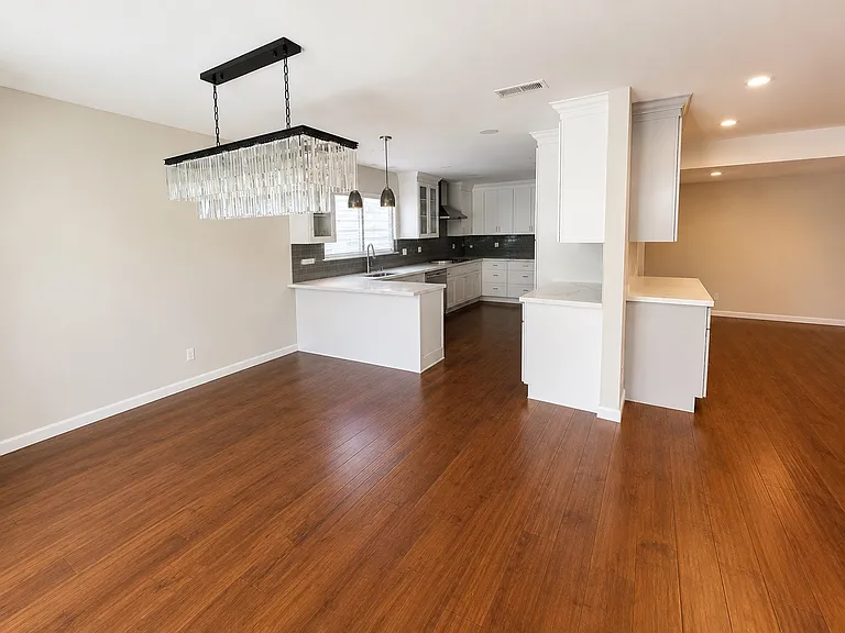 5920 Wilkinson Ave — Photo 11