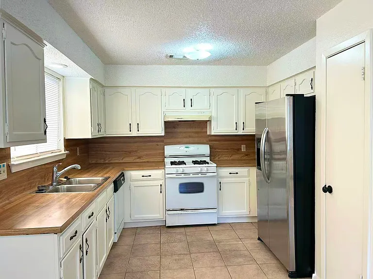 11305 Blackmoor Dr — Photo 39
