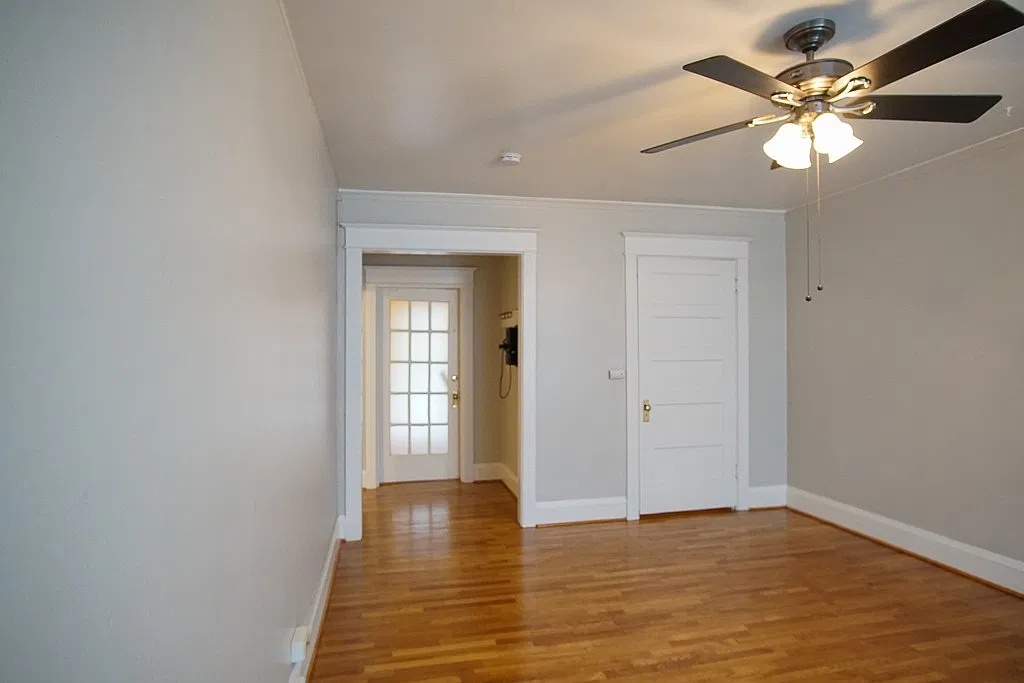 Spacious 2nd Floor Studio w/Hardwoods Ready Mid-November! — Photo 4
