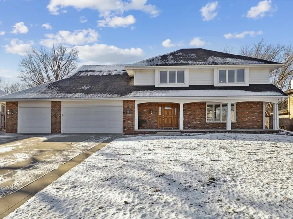 808 Valley West Dr, West Des Moines, IA 50265