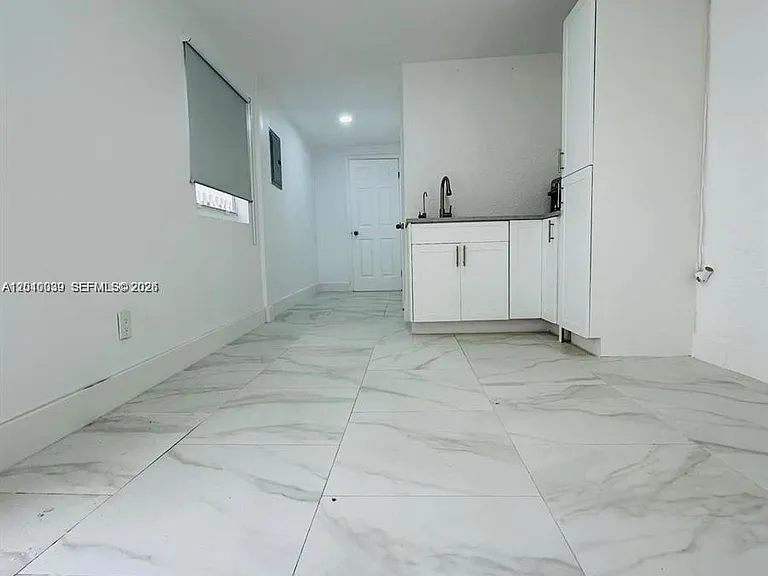 2320 SW 44th St — Photo 6