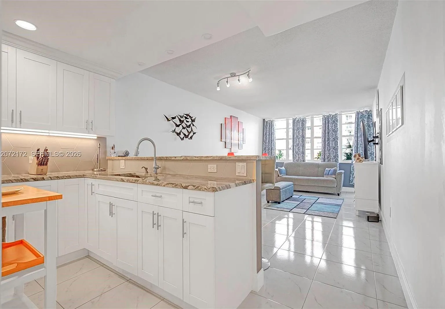Buckley Towers Condo - Ea — Photo 2