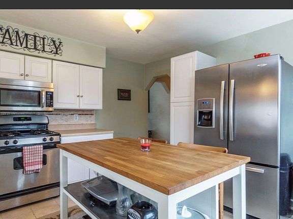 2nd image of 3853 Biehl Ave