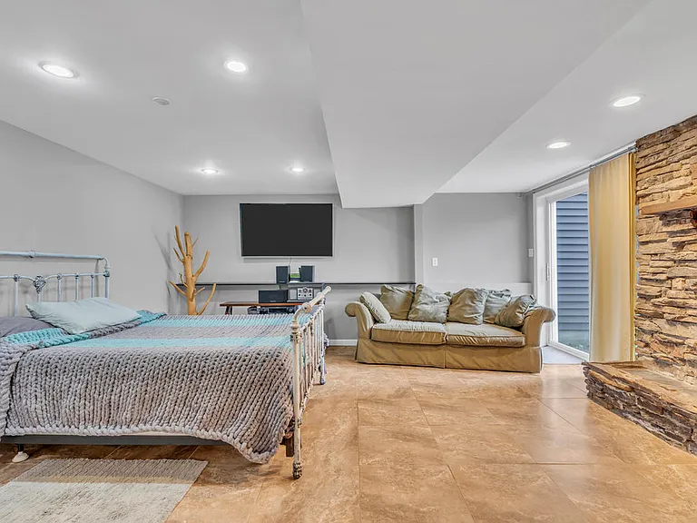 607 Wildwood Rd — Photo 36