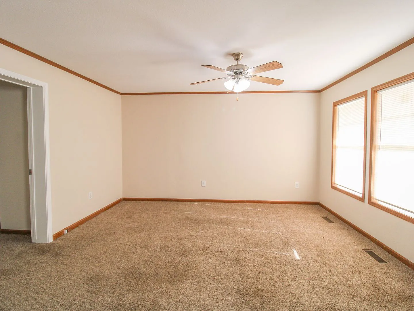 Beautiful 3 Bedroom Duplex in Convenient Pulaski Location — Photo 3