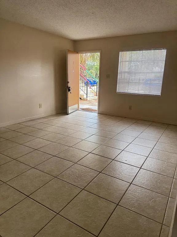 304 Delespine Ave, 1 — Photo 4