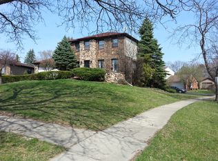 1004 S Plum Tree Ct, Palatine, IL