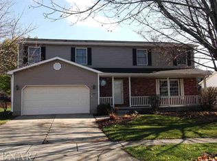 305 Lake Shore Cir, Bloomington, IL