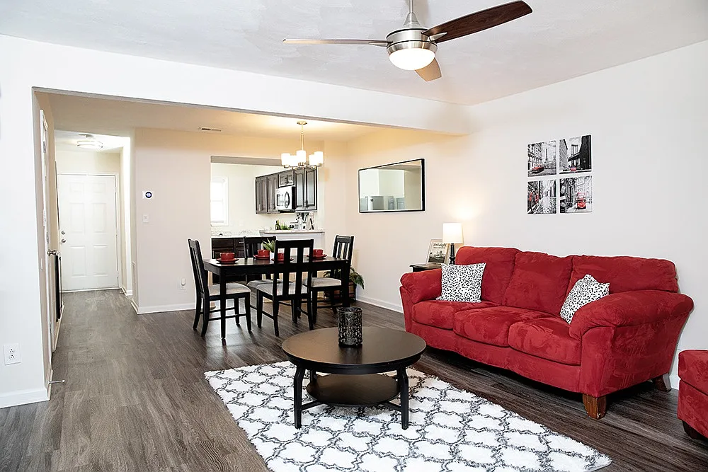 Beachwood Park Apartments and Townhomes — Photo 2