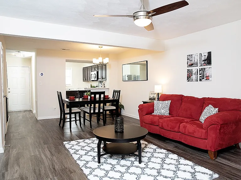 Beachwood Park Apartments and Townhomes — Photo 2