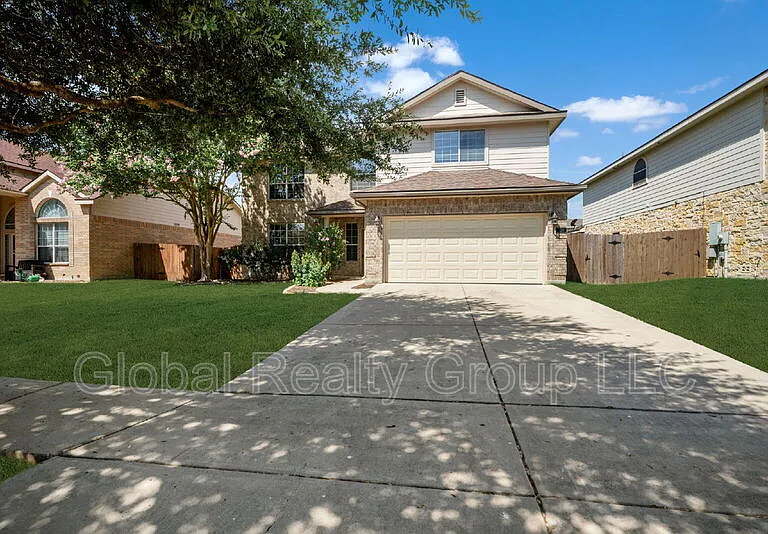 228 Crimson Tree — Photo 2
