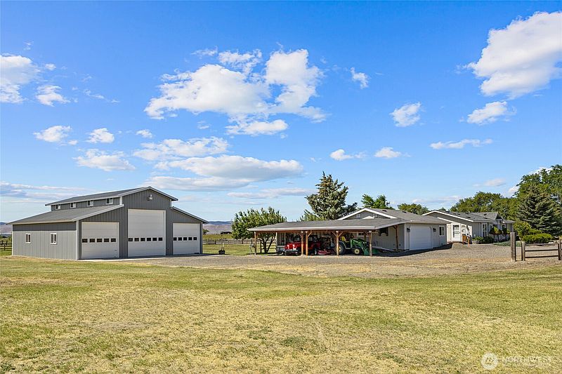 3rd image of 3510 Lyons Road