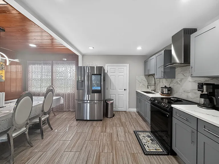 6416 N Orleans Ave — Photo 10