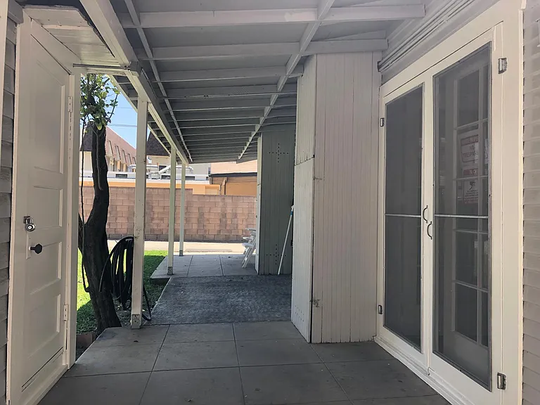435 W Windsor Rd — Photo 16