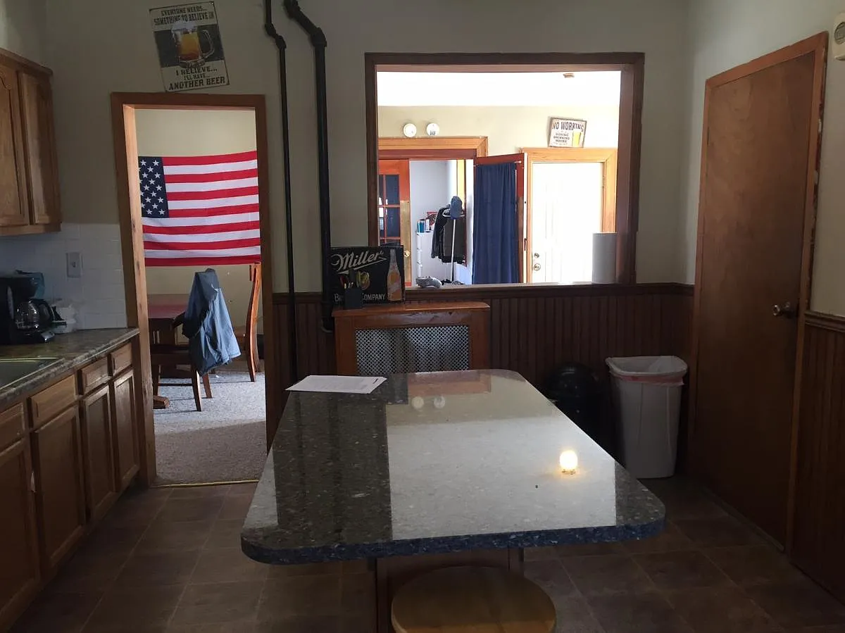 4 bed, 1.5 bath, 1400 sqft, $1,600 — Photo 2