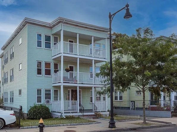 644 Hyde Park Ave APT 2R, Roslindale, MA 02131