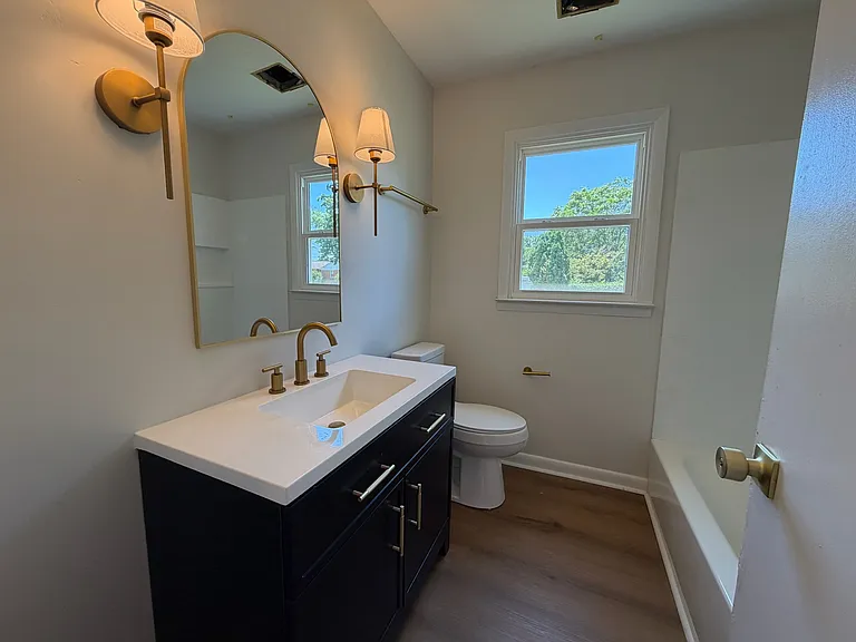 1009 Hudson Ave — Photo 10
