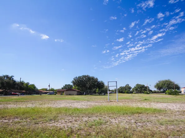 1204 W Bowie LOT 3,4,9, Beeville, TX 78102