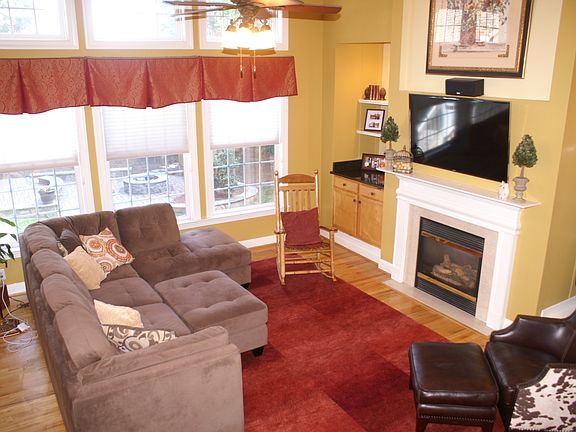 3rd image of 10502 Wynyates Ln