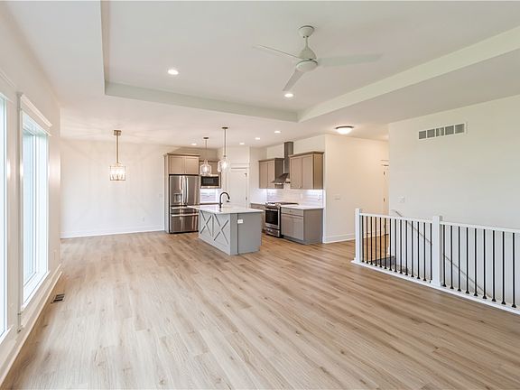 4th image of 601 Deer Haven St
