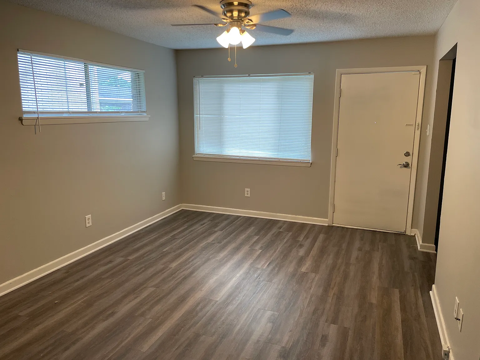2 bed, 900 sqft, $950 — Photo 2