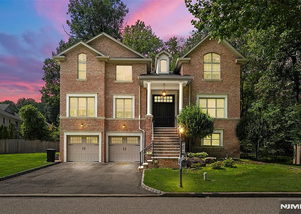 1st image of 190 McKenna Dr