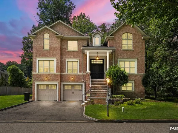 190 McKenna Dr, Norwood, NJ 07648