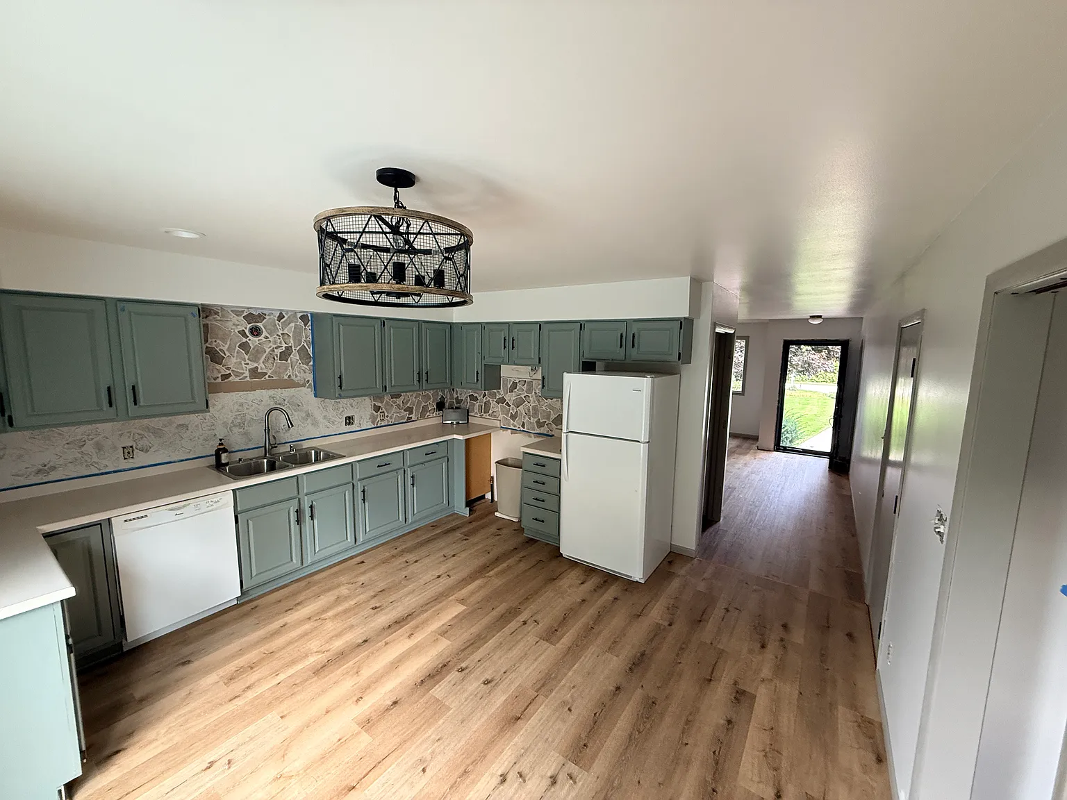 2 bed, 1000 sqft, $1,850 — Photo 2