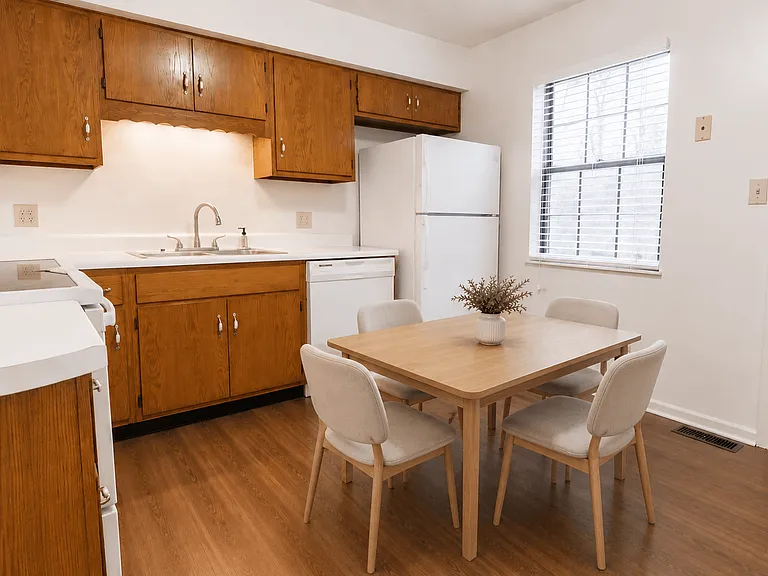 The Court at Sandstone Apartments — Photo 9